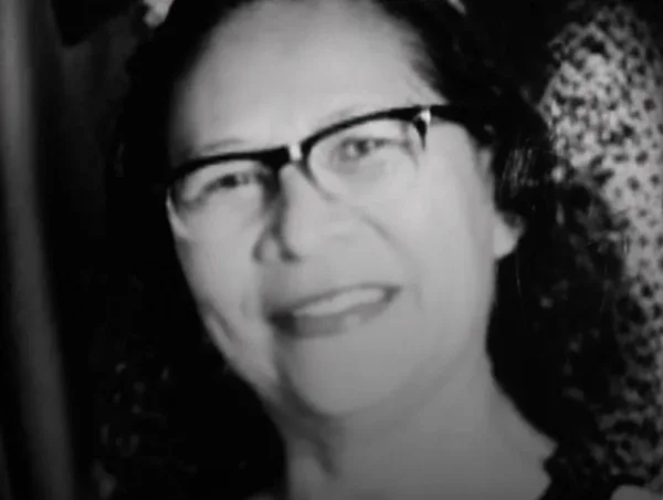 mulher de óculos