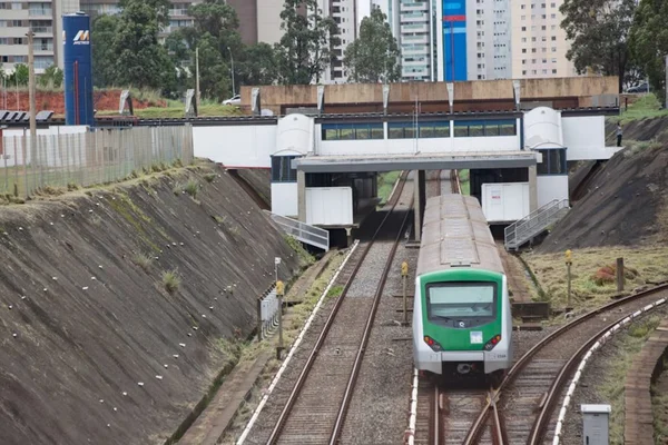 Águas Claras: dúvidas marcam 1º dia em nova estação do metrô