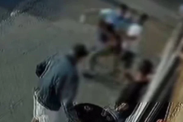 Veja momento em que homem é atacado e esfaqueado no Recanto das Emas