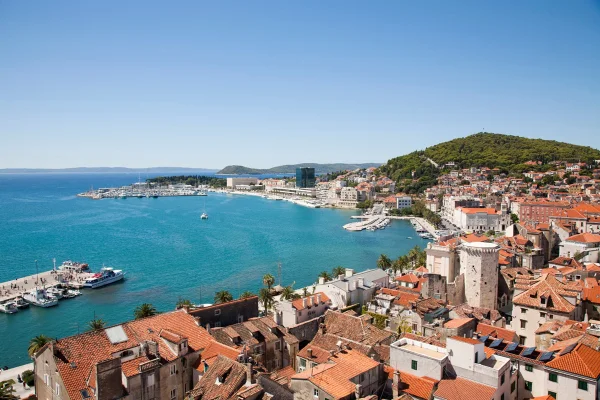 Vista da orla de Split, ponto turístico da cidade