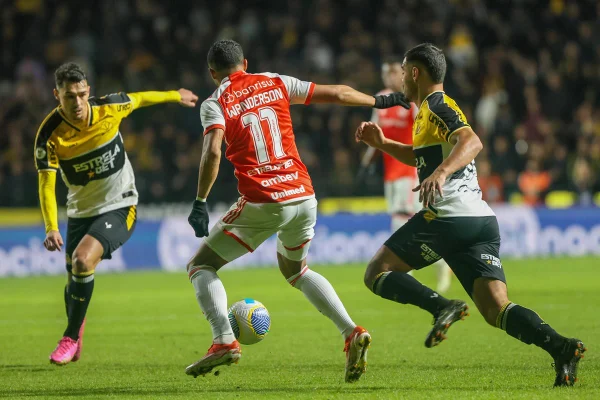 Criciúma e Internacional empatam em 1 x 1, Athletico-PR bate o Vitória
