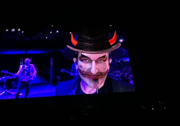 Bono Vox volta a criticar Bolsonaro durante show do U2 em Dublin