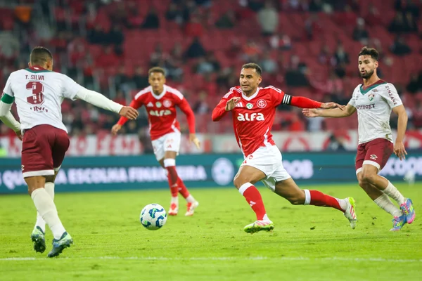 Foto colorida do jogo entre Internacional e Fluminense, pelo primeiro turno do Brasileirão 2025 - Metrópoles