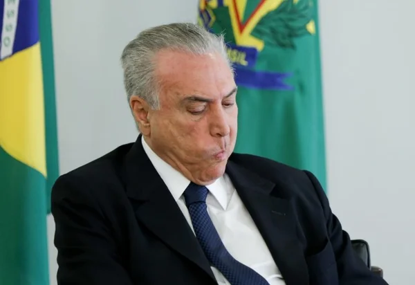Faltou querosene: avião de Temer fica sem combustível para viagens