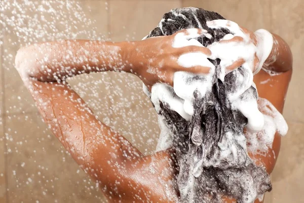 Veja shampoos e condicionadores de um litro para você economizar