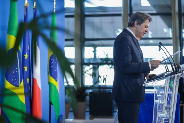 Imagem colorida do ministro da Fazenda, Fernando Haddad - Metrópoles