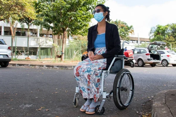 Paciente com sintomas de dengue não consegue fazer teste para dengue no DF - Metrópoles