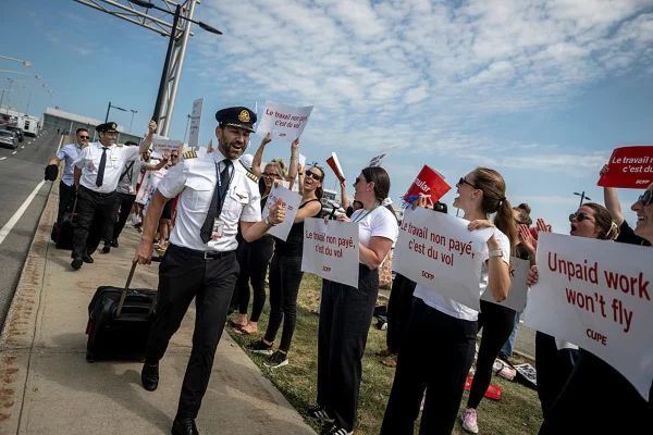 Imagem colorida de mobilização por greve de aeronautas no Canadá