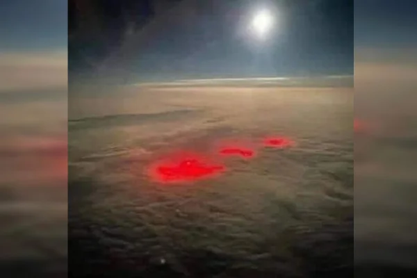 Luz vermelha misteriosa no Atlântico