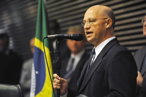 Morre Carlos Neder, médico e fundador do PT, vítima de Covid