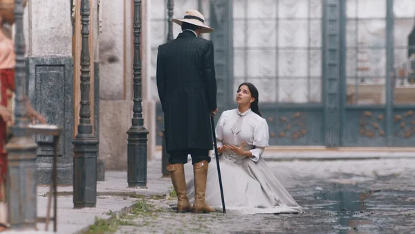 Pilar (Gabriela Medvedovski) e Tonico (Alexandre Nero) em Nos Tempos do Imperador