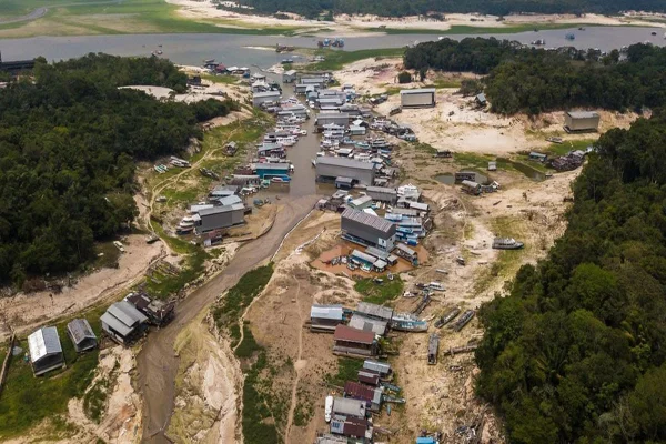 Imagem colorida de Seca no Amazonas, Brasil, em 2023 - Metrópoles