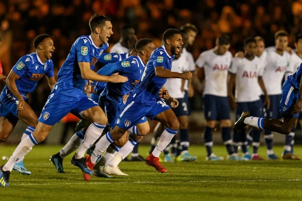 Time da 4ª divisão inglesa elimina Tottenham na Copa da Liga do país