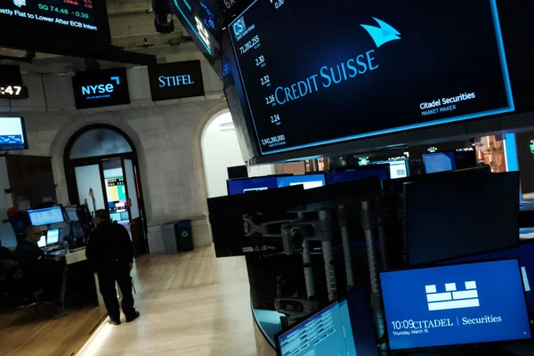 Bolsas de EUA e Europa despencam com incerteza sobre bancos