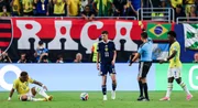 Após 981 dias, Neymar volta a entrar em campo e anima torcedores - imagem 4