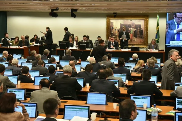 CCJ retoma discussão sobre prisão em 2ª instância. Siga