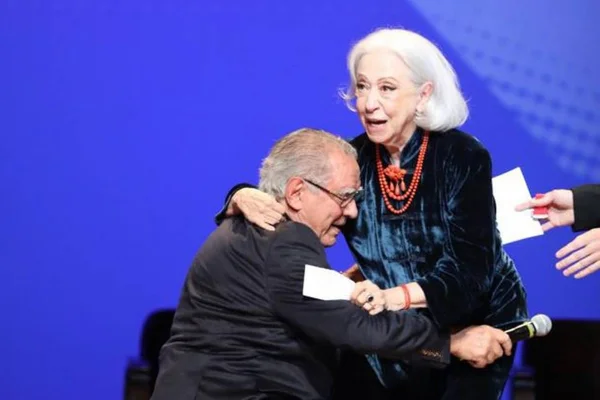 Fernanda Montenegro lamenta morte do diretor Luiz Carlos Barreto