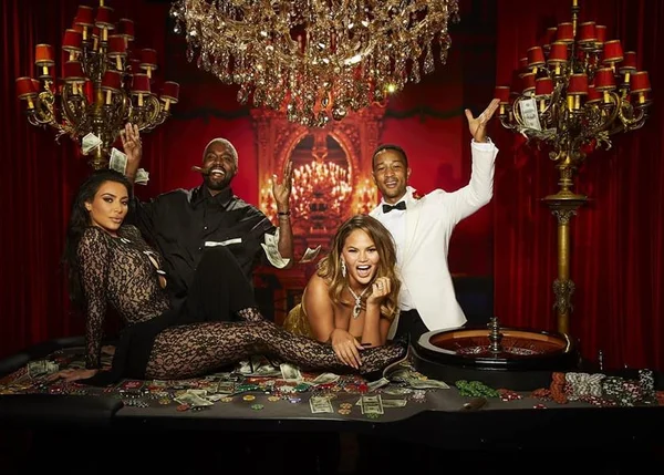 Kim Kardashian usa sandálias do brasileiro Alexandre Birman em festa