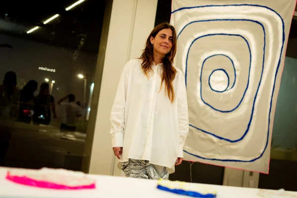 Bruna Sperling recebe convidados para abertura da 1ª mostra individual