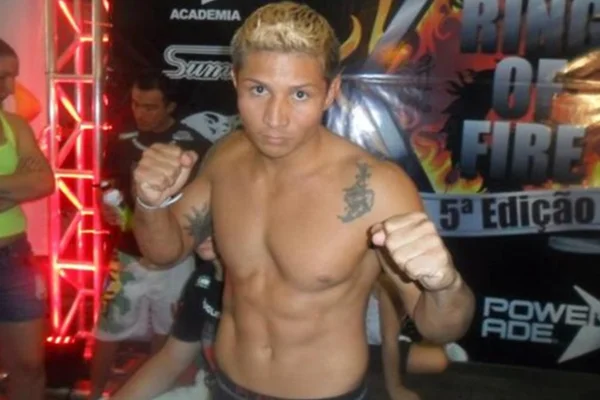 Topete dourado: saiba quem é lutador de MMA preso ao entrar no ringue