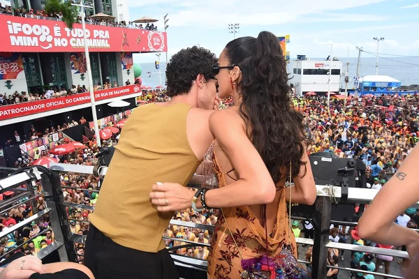 Bruna Maquezine e Shawn Mendes em Salvador