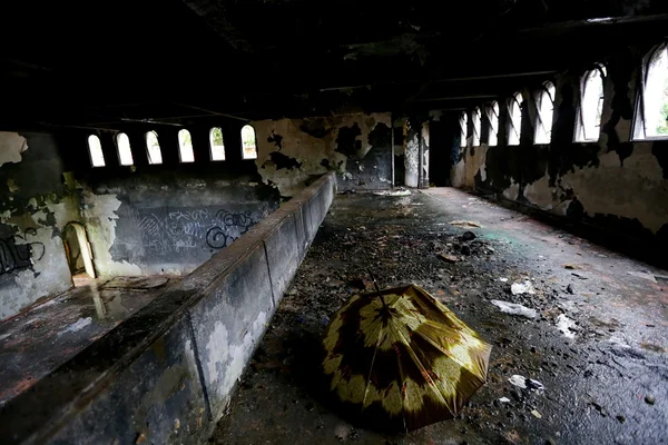 Monumentos do descaso. Prédios abandonados se tornaram focos de problemas de segurança e saúde pública