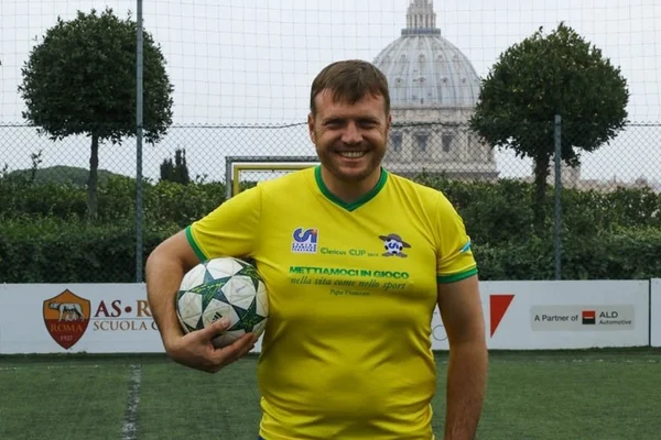 Em Copa do Mundo do Vaticano, seleção tem sacerdote chamado Neimar