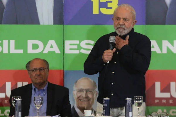 Lula defende ir além do auxílio emergencial: “Povo quer trabalho”