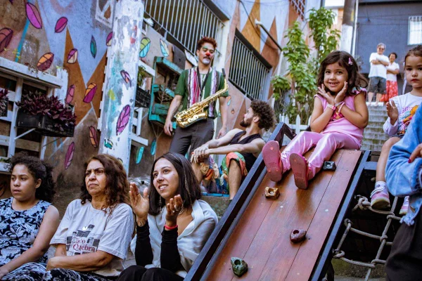 Parque comunitário que surgiu em uma viela - Metrópoles