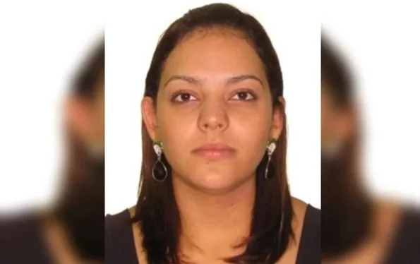 foto 3x4 de mulher com cabelo moreno