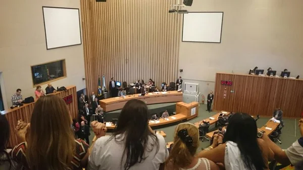 Distritais aprovam transferência de servidores para Defensoria do DF