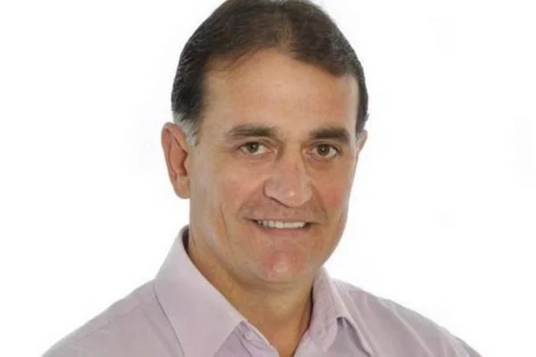 Prefeito que fez sexo oral em elevador é acusado de improbidade
