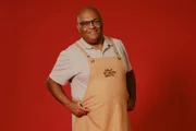 Kiko (Edinaldo Silva), 50 anos, amador, é natural de Planaltina do Paraná (PR) e conciliou mais de 20 anos como porteiro e segurança com a formação em Gastronomia