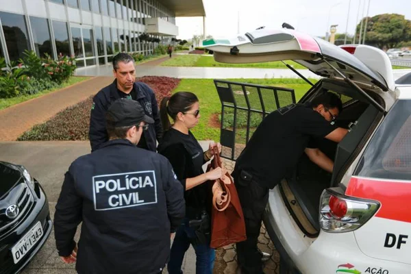 Polícia faz operação contra envolvidos em grampos sobre propina no GDF