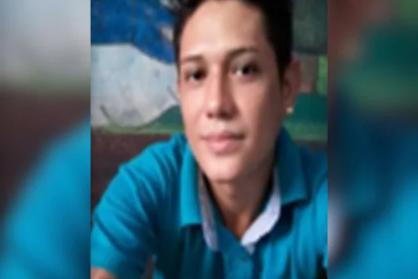 Imagem colorida de Tatá, apontado como líder da Família Terror do Amapá. Ele é um jovem pardo, de cabelo curto e brinco - Metrópoles