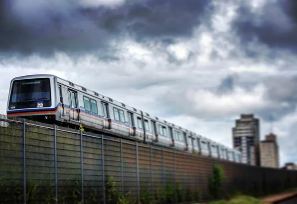 Metrô terá circulação restrita entre Arniqueiras e Guará no domingo