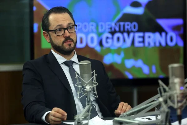 Governo exonera Elmer Vicenzi, presidente do Inep