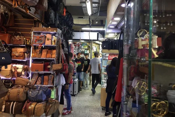 box de lojistas do Shopping 25 de Março por dentro