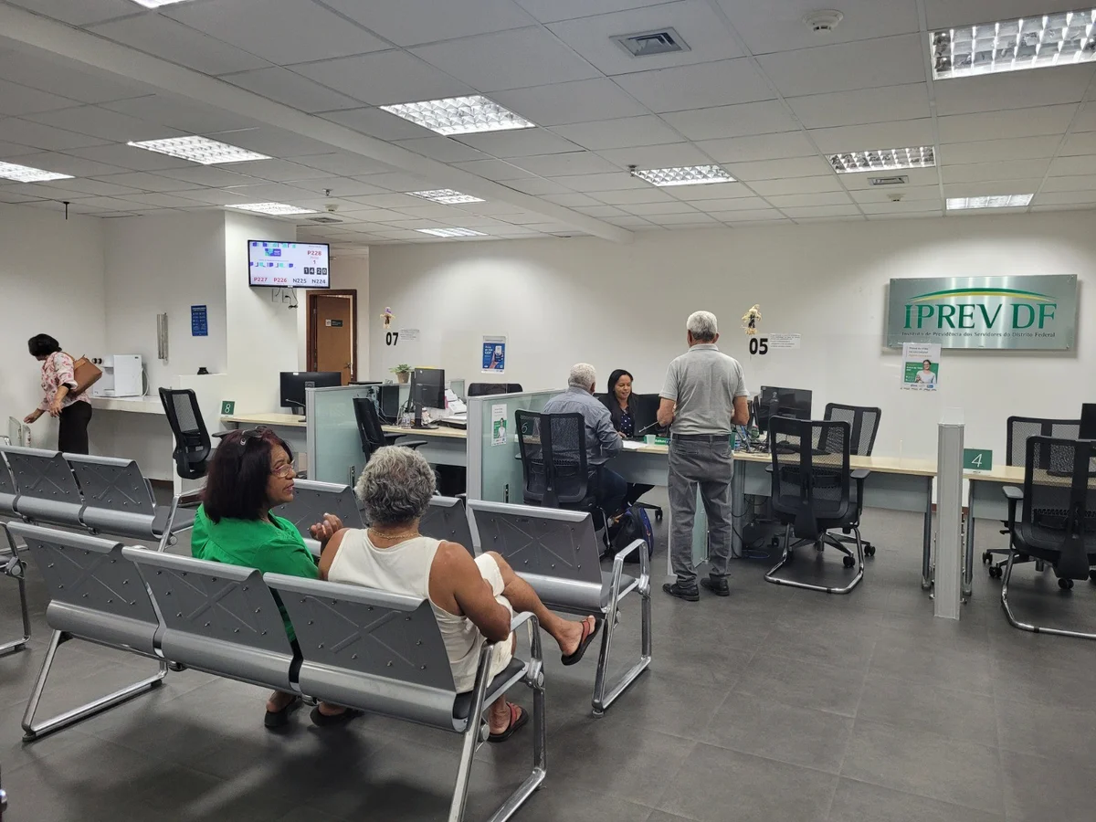 Juiz suspende cobrança retroativa de aposentadoria para nova categoria 1 19.2.-Iprev-DF