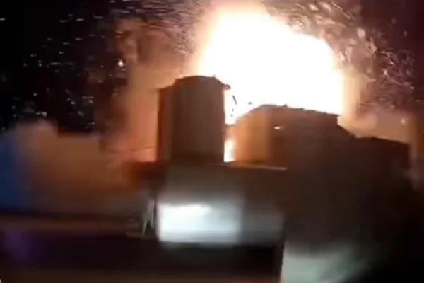 Imagem colorida de uma explosão
