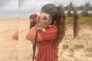 O cachorro foi encontrado com vida, amarrado próximo aos corpos das vítimas