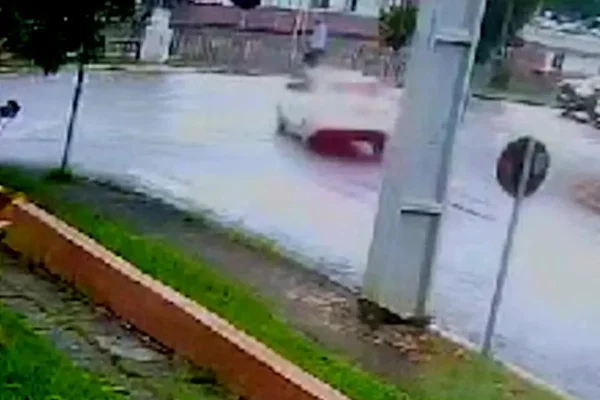 Imagem colorida, Vídeo: homem morre atropelado após motorista bêbado invadir calçada - Metrópoles