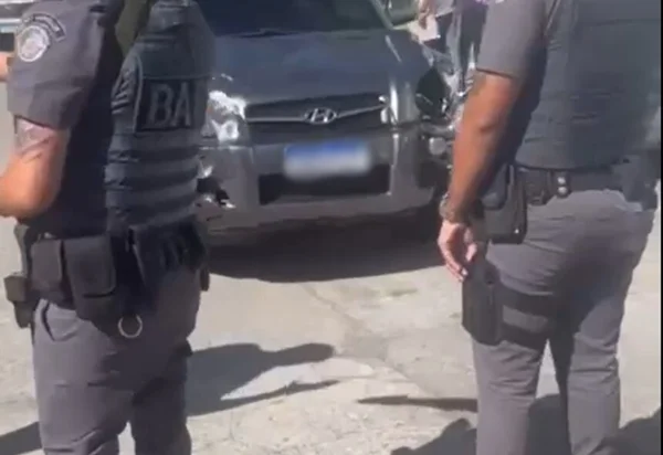 Vídeo: motorista atropela PMs em moto e foge sem prestar socorro