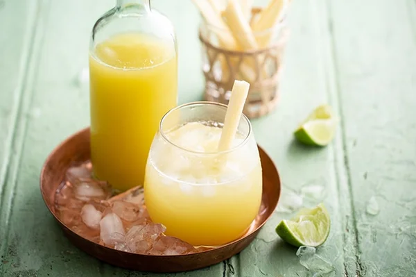 Aprenda a receita de drinque de caldo de cana para curtir a folia