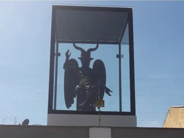 Estatua-de-Baphomet-metropoles