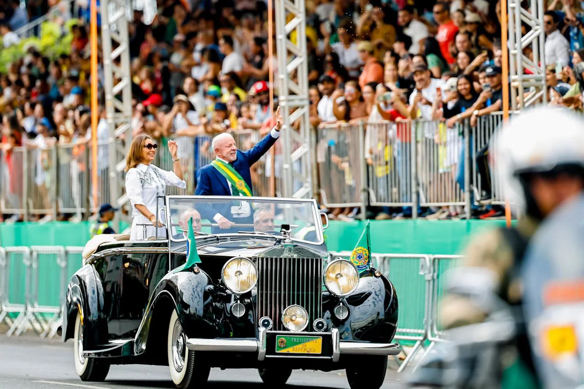 Em desfile, Lula relata mudança na postura dos militares e compara com 2023 - imagem 4 Em desfile, Lula relata mudança na postura dos militares e compara com 2023 - imagem 4