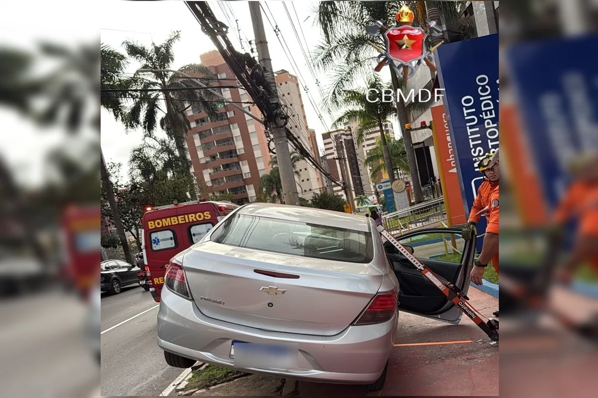 Motorista Tem Mal Súbito e Bate Carro na Rua 9 Sul em Águas Claras