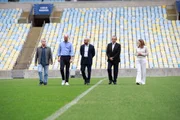 William passeia pelo gramado do estádio do Rio de Janeiro William passeia pelo gramado do estádio do Rio de Janeiro