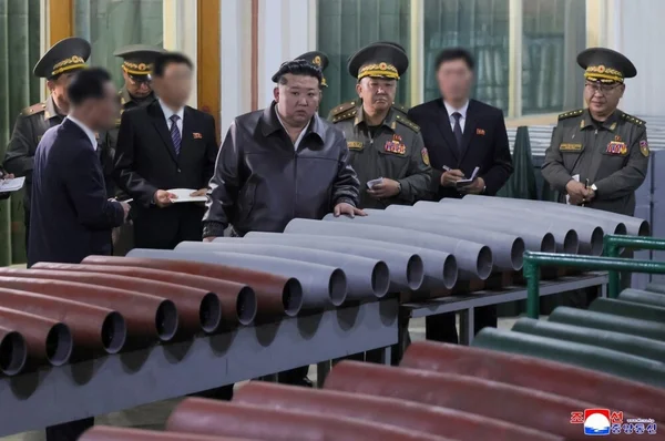 Imagem colorida mostra o líder da Coreia do Norte, Kim Jong-un - Metrópoles