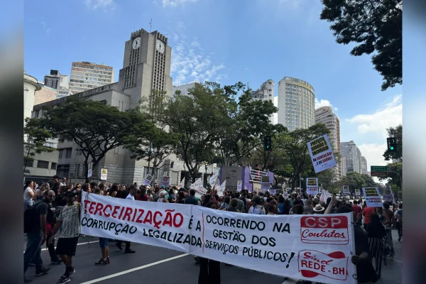 Professores em passeata no Centro de BH